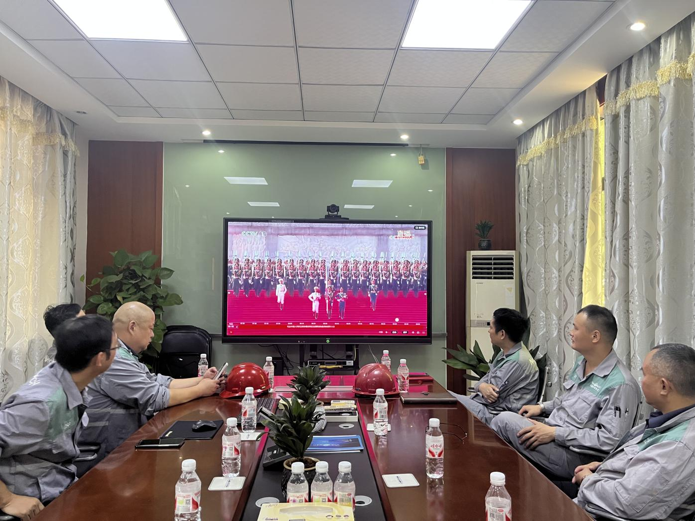 銘記歷史，守衛(wèi)和平----超彩公司組織觀(guān)看《紀(jì)念中國(guó)人民抗戰(zhàn)勝利80周年大會(huì)》直播